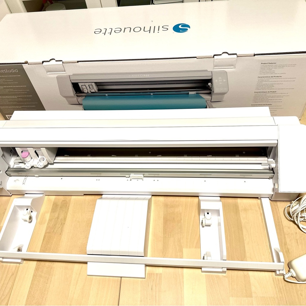 Silhouette cameo pro 24 inch like new never used mats & new tools